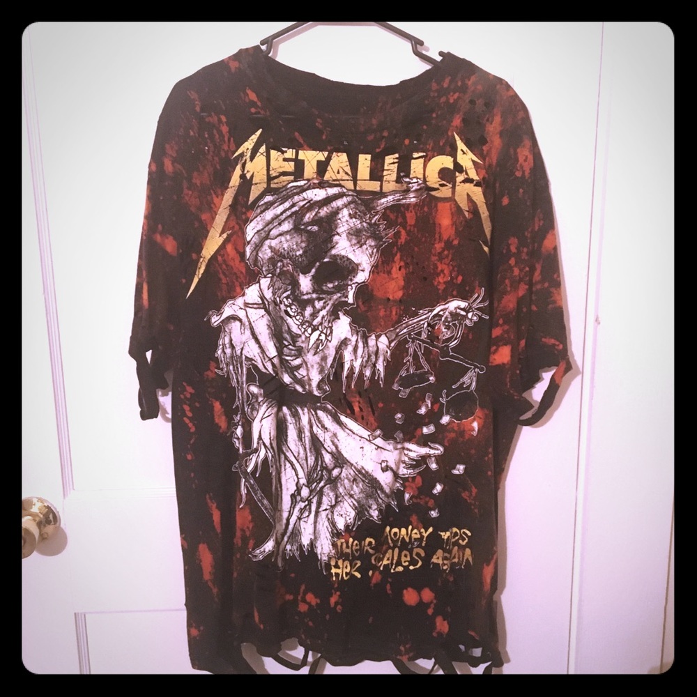 METALLICA unisex ripped up & bleached graphic tee